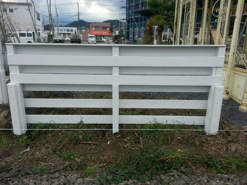 坂戸市で店舗の柵を塗装した後の写真